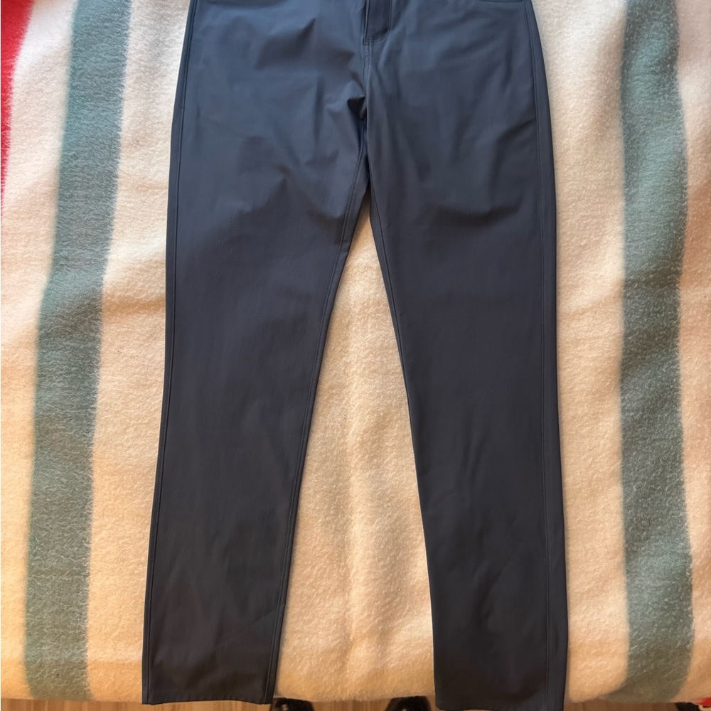 Men's size 30 Vuori pants UNWORN